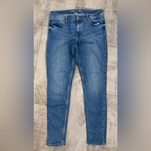 Old Navy Mid-Rise Light Wash Rockstar Super Skinny Jeans Size 12 Long - Like New